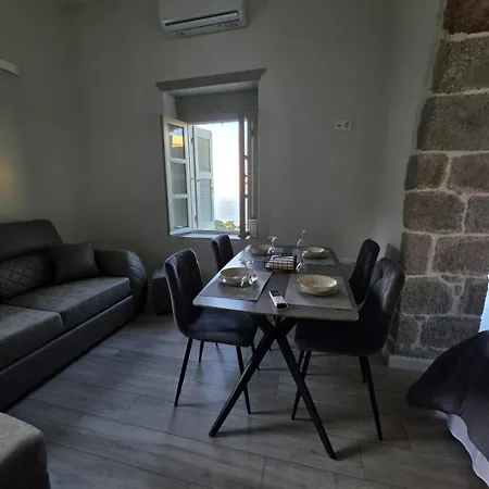 Thea Apartment *